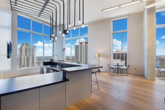 Building Photo - 151 SE 1st St