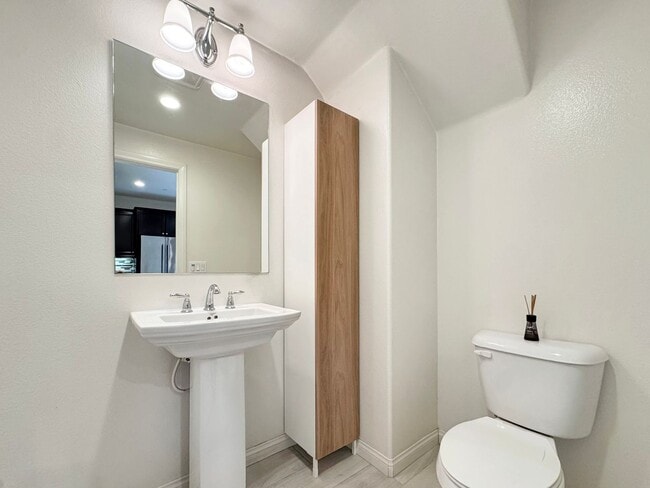 Building Photo - Beautiful 3B/2.5BA Townhome in 4S Ranch!