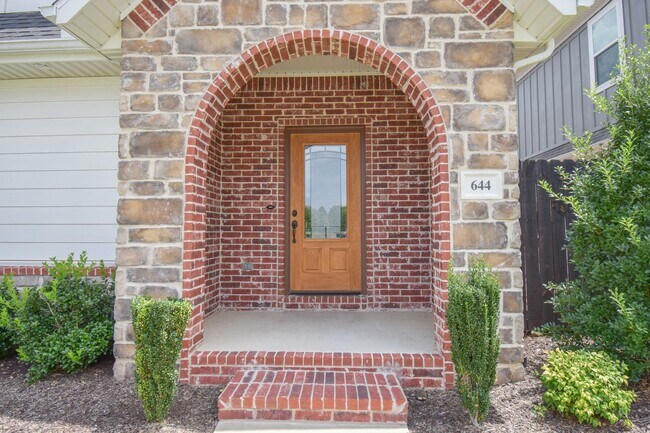 Building Photo - 644 N Malbec Rd
