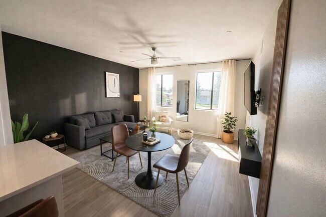 Building Photo - 777 E Stella Ln