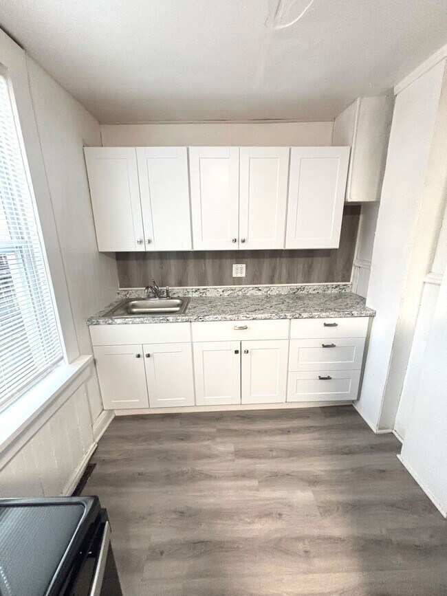 Building Photo - 513 Green St