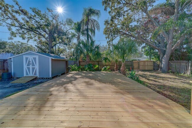 Building Photo - 4642 7th Ave N