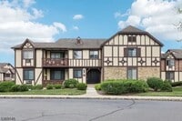 Building Photo - 1 Bed 1 Bath Available in Chatham
