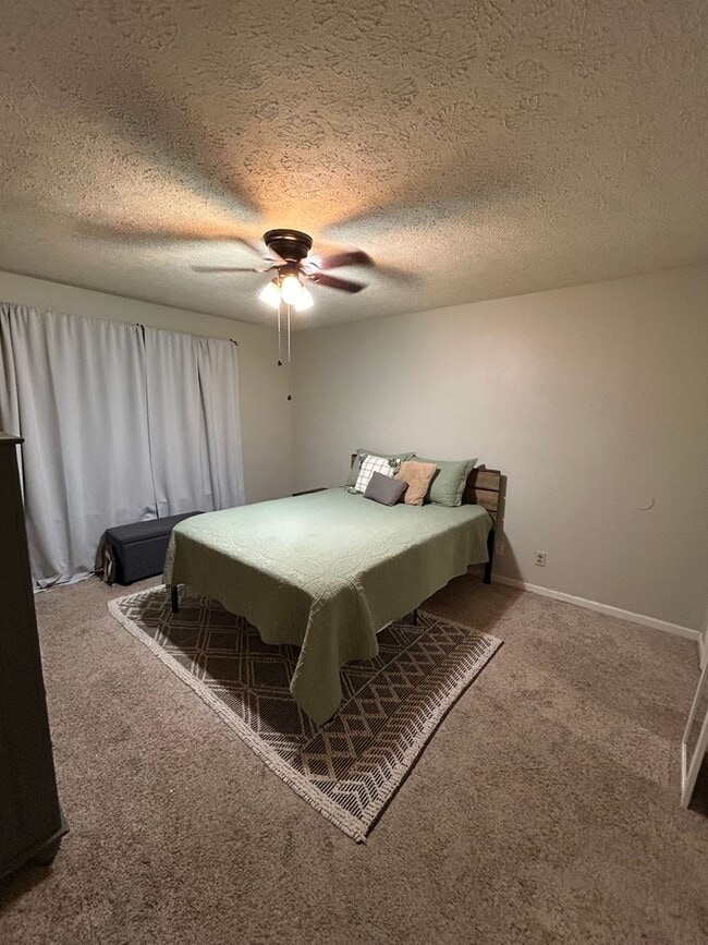 Building Photo - 109 Live Oak Cir