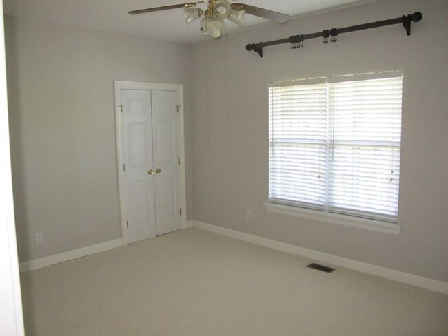 Building Photo - Upscale Lakefront Home  In the Heart of Martinez