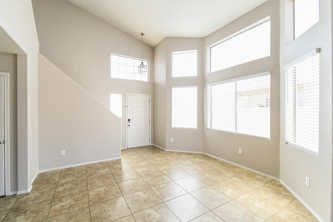 Building Photo - 790 E Saragosa St