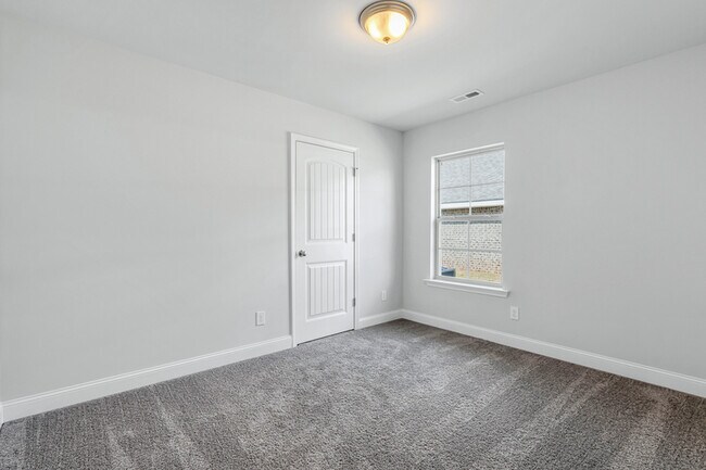 Building Photo - 201 Abercorn Dr