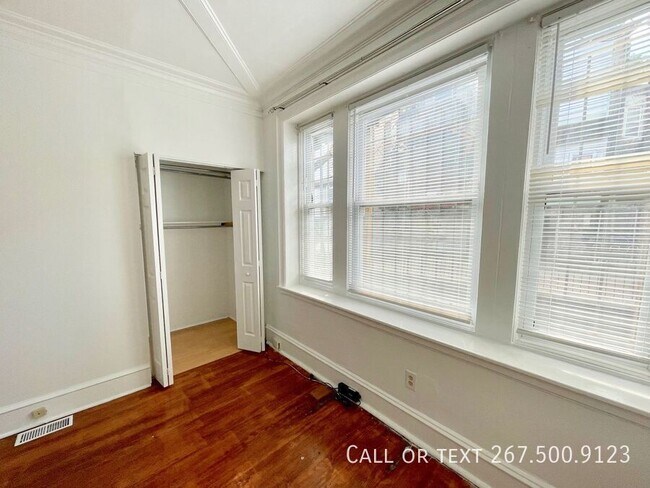 Building Photo - 4640 Sansom St