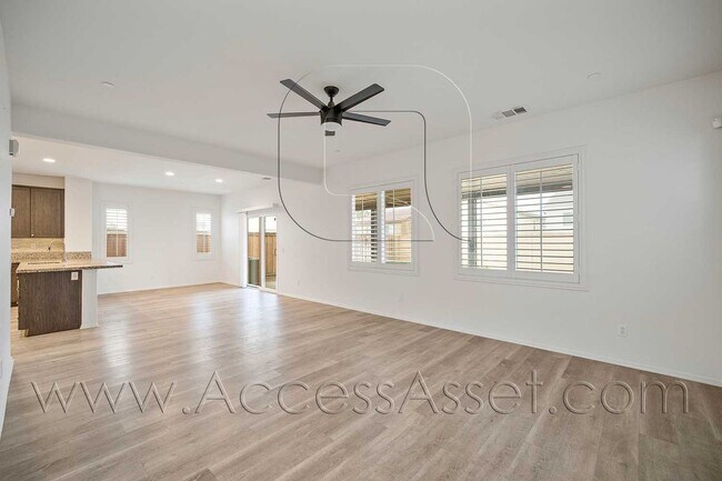 Building Photo - Beautiful Two Story Home 3 bed/2.5 Bath Located In Quiet Cul De Sac In Lake Elsinore!