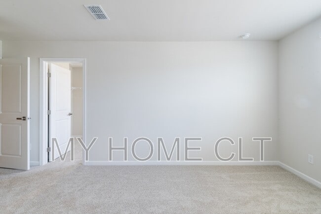 Building Photo - 6067 Bridle Crk Dr