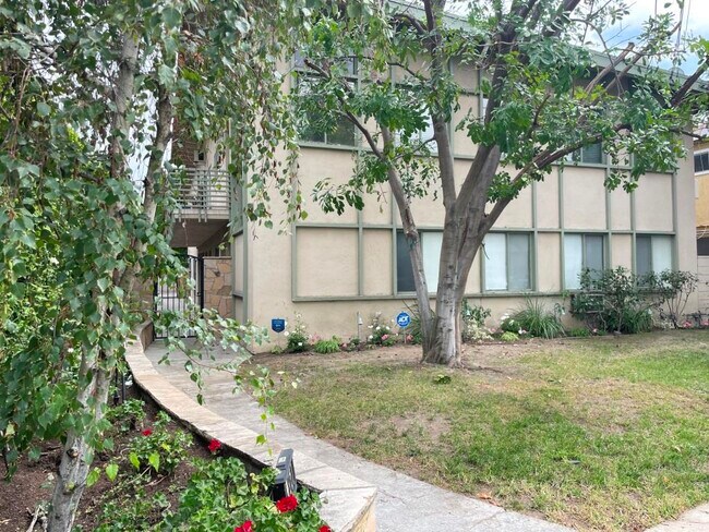 Building Photo - 4900 Van Noord Ave