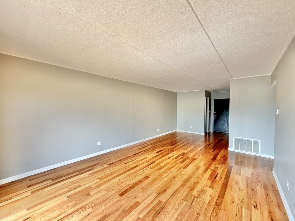 Building Photo - 525 N Quentin Rd