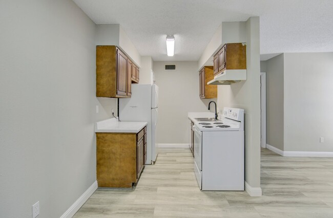 Kitchen - Broadway Square Apartments