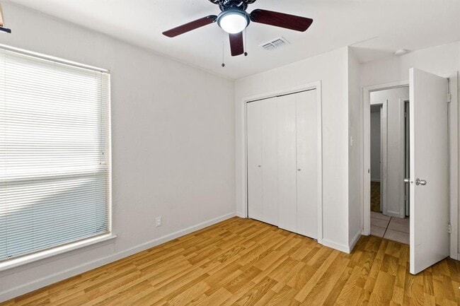 Building Photo - 2708 S 1st St