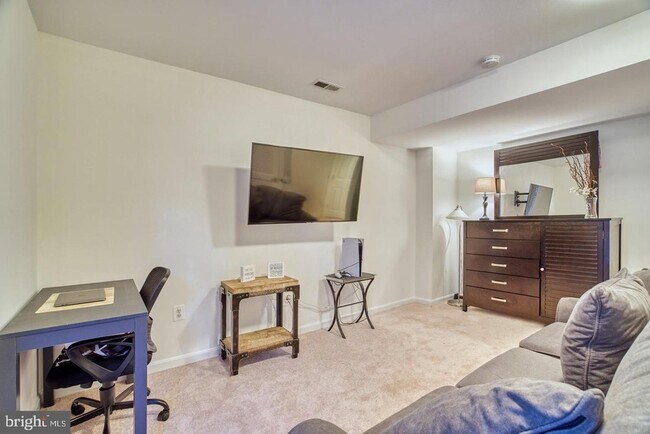 Building Photo - 3563 Sherbrooke Cir