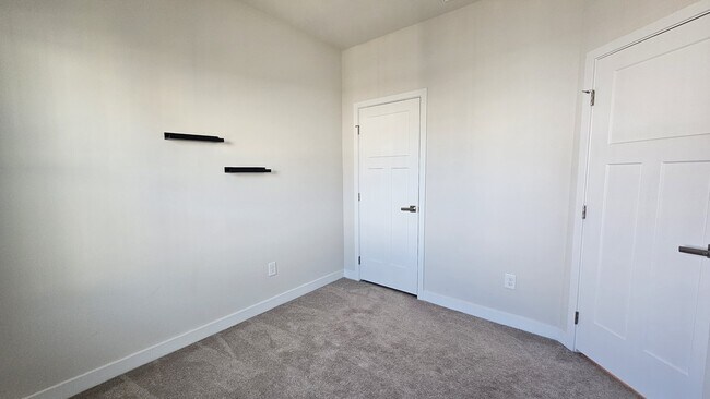 Building Photo - 549 Westport St