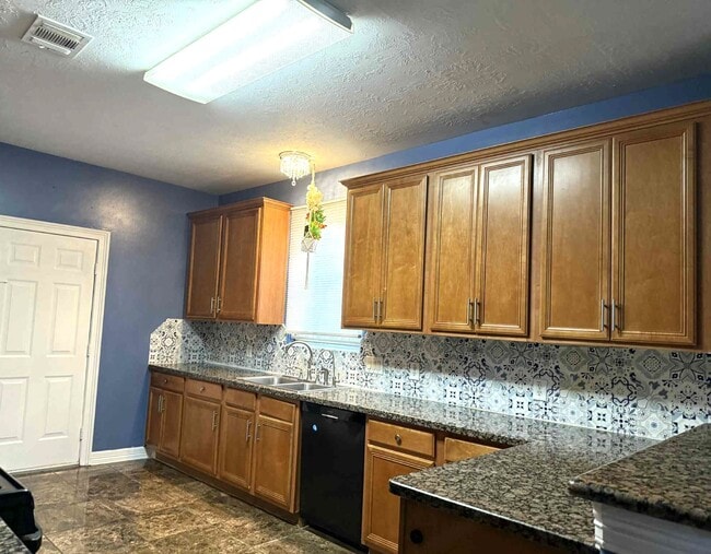 Building Photo - 10904 Panther Ct