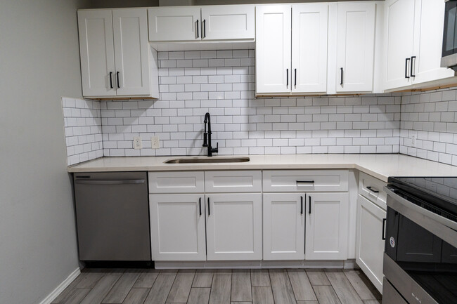 New Kitchen Cabinets - 9711 Linkmeadow Ln