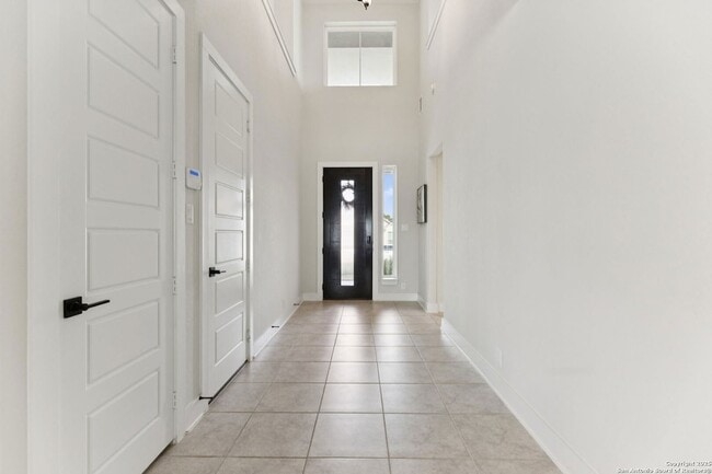 Building Photo - 462 Vamanos