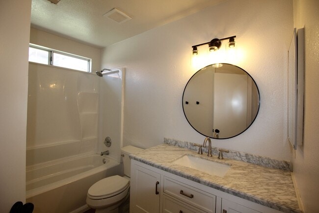 Building Photo - 9405 Salinger St