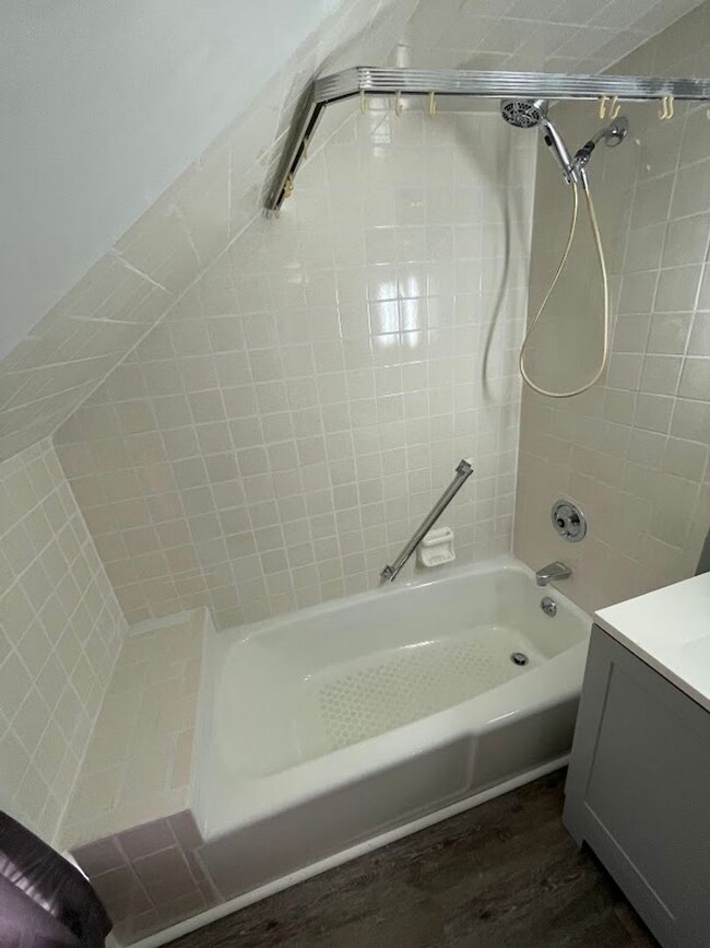 Building Photo - Completely Remodeled
