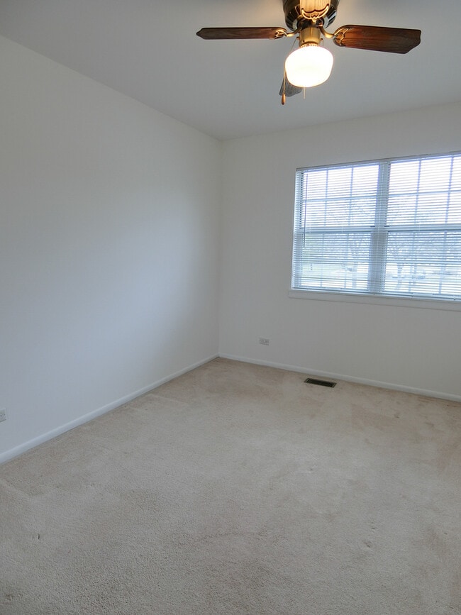 Building Photo - 905 Sturnbridge Ct