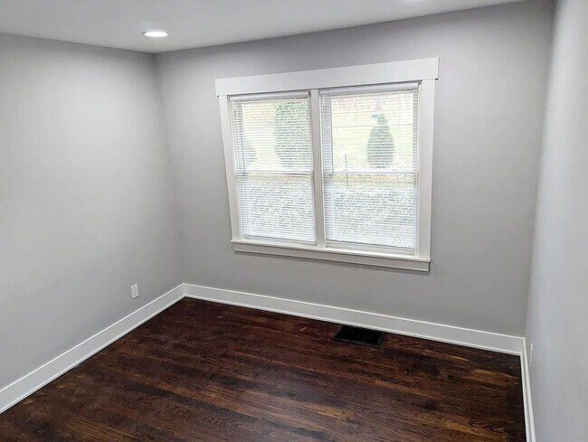 Building Photo - 410 Fairfield Ave NW