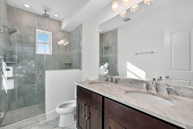 Building Photo - Sophisticated, Beautifully Furnished 2br/2...