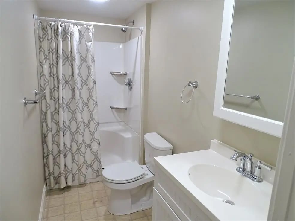 Building Photo - 125 E Main St