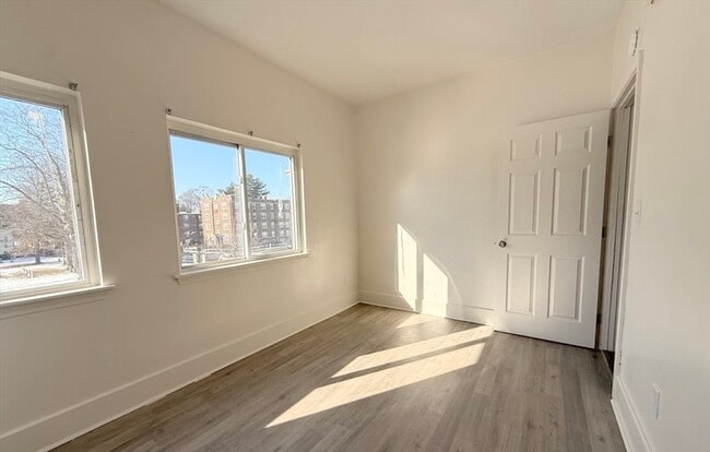 Building Photo - 9-11 Richardson St