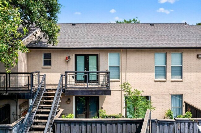 Building Photo - 7736 Meadow Rd