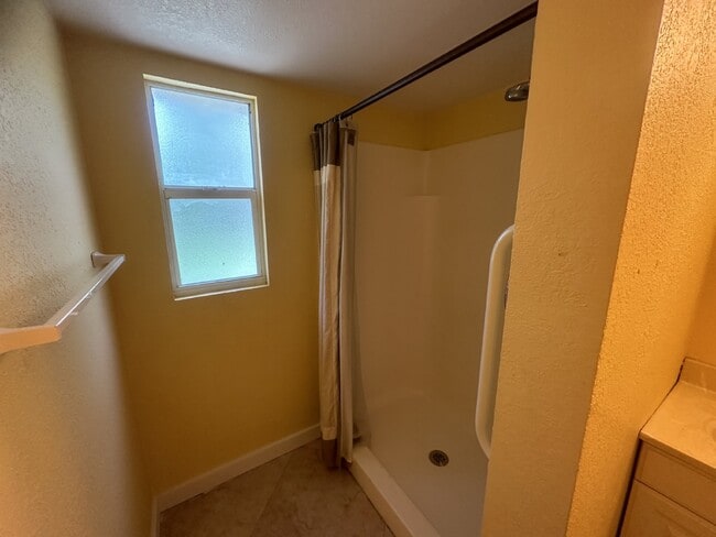 Building Photo - Rent Includes Electric and Water