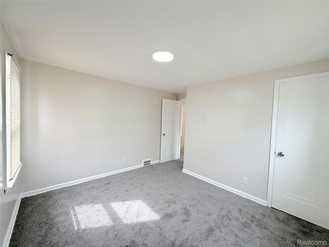 Building Photo - 11375 Roxbury St