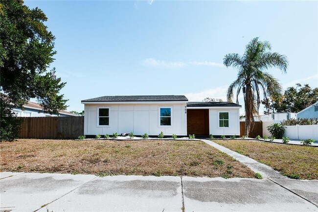 Building Photo - 908 61st St S