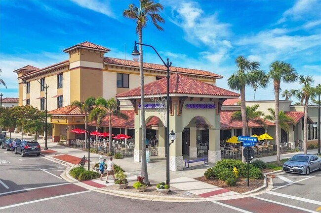 Building Photo - 455 Nokomis Ave S