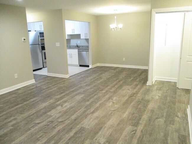 Building Photo - 580 Somerset Ln