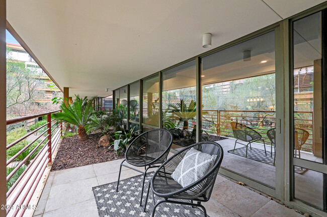 Building Photo - 7157 E Rancho Vista Dr