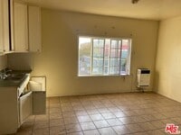 Building Photo - 1005 W 46th St