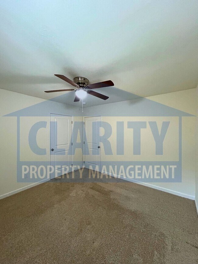 Building Photo - Beautiful 3 bedroom home in North Cleveland neighborhood!