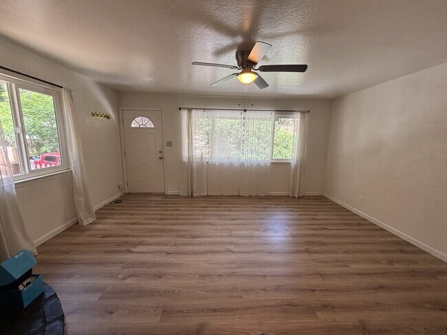 Building Photo - Darling 3-bedroom, 2-bath duplex home just minutes from Marshall Hospital and downtown Placerville!