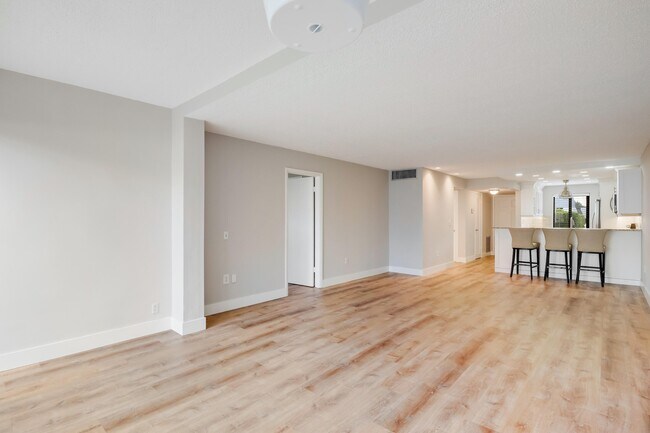 Building Photo - 4242 Deste Ct