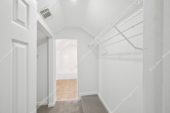 Building Photo - 2649 Blount St