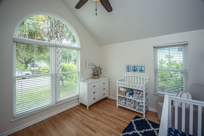 Building Photo - Gorgeous 4 BR/2BA Marshfront Home With Cre...