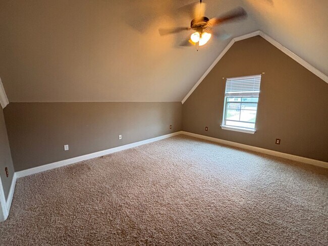 Building Photo - 4 BEDROOM BLANCHARD HOME NEAR I49