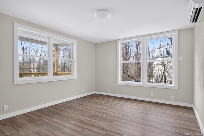 Building Photo - 303 Main St