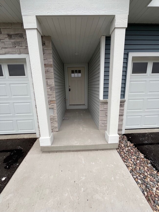 Building Photo - 3404 Green Pastures Ln