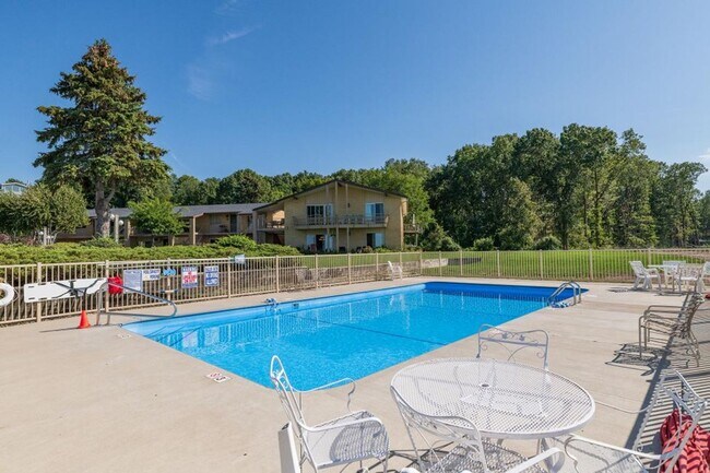 Building Photo - Two Bedroom Condo on Lake Michigan in Stevensville