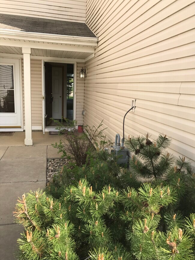 5 - 676 Cobblestone Way