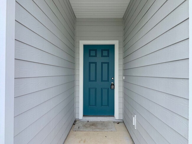 Building Photo - 697 Holly Lks Dr