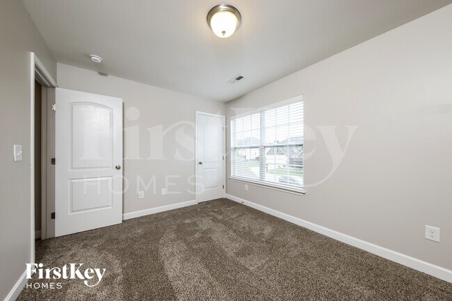 Building Photo - 132 Bethel Oaks Ct